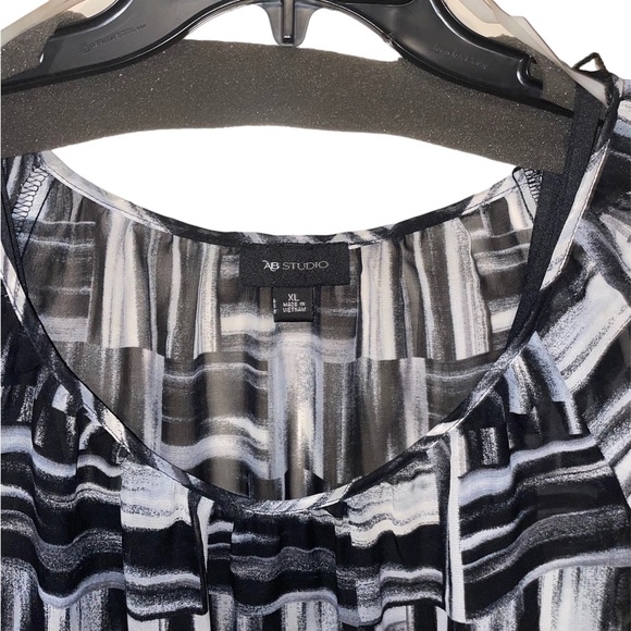 Ab Studio XL ruffled pleated black and gray geometric blouse - Picture 5 of 7